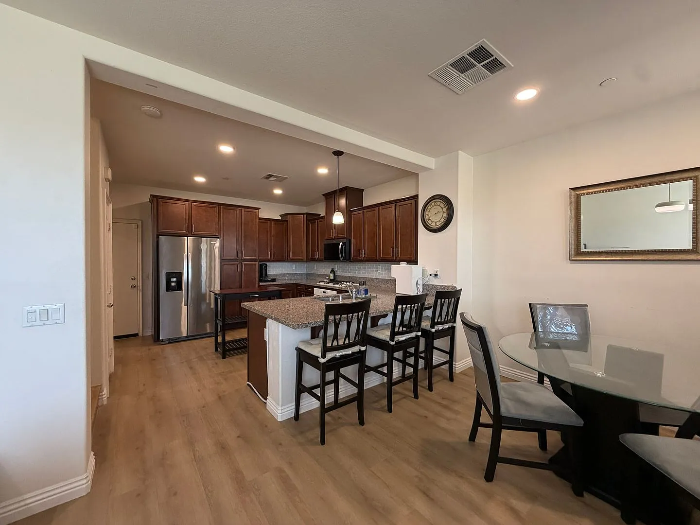 Beautiful 4br/3.5ba Townhouse In Rancho Cucamonga Available For Rent **November 1st 2026** — Photo 2