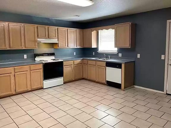 4th image of 2416-2418 W Magnolia St