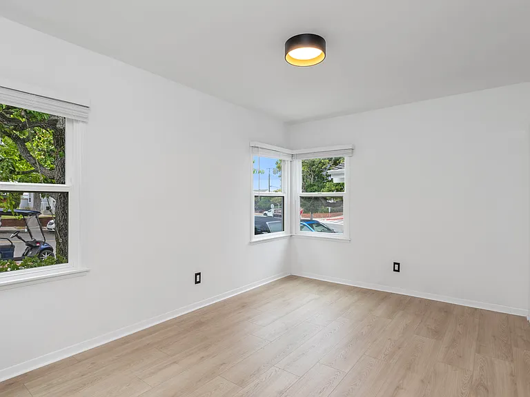 340 Avenue F — Photo 27