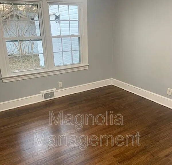 1027 William St — Photo 7