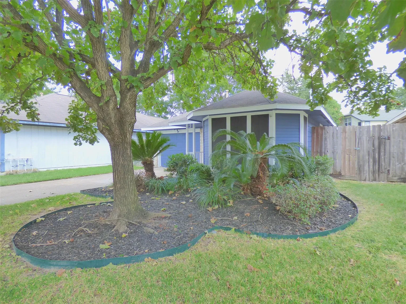 3 bed, 2.0 bath, 1078 sqft, $1,725 — Photo 3