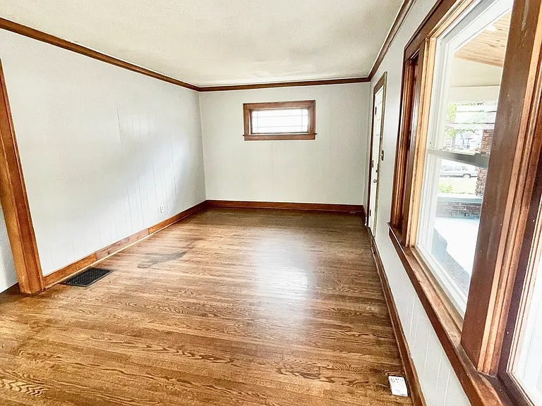 5725 Highland Ave — Photo 9