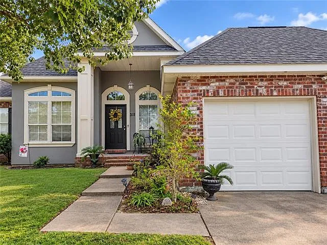 4 bed, 2.0 bath, 2158 sqft, $2,495 — Photo 2
