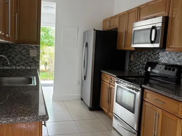 815 NE 213th Ter APT 4, Miami, FL 33179