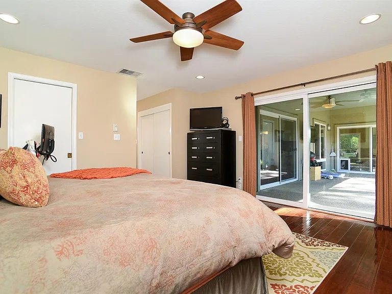 1228 Lantern Ct — Photo 17