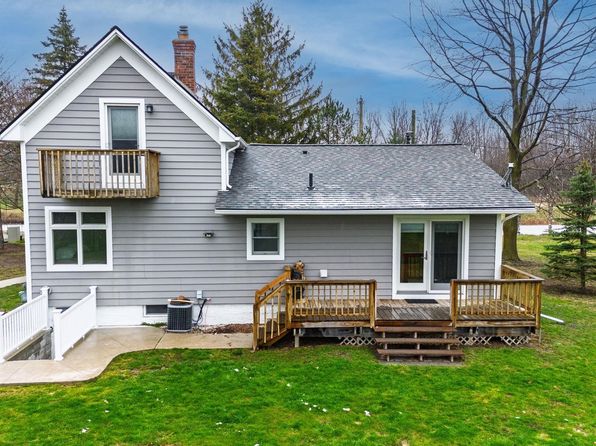 7465 Frith Rd, Saint Clair, MI 48079
