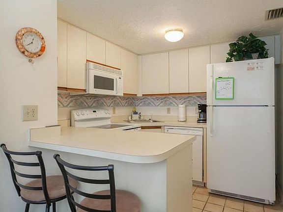 3rd image of 8600 Ridgewood Ave #1104