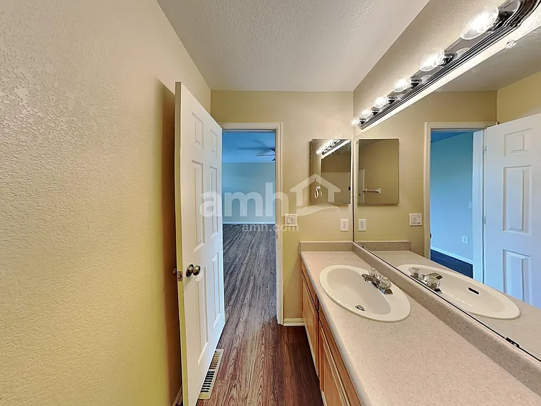 3862 S Quatar Way — Photo 8