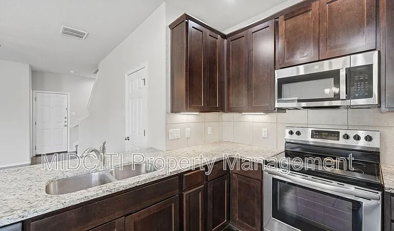 1134 Renee St — Photo 4