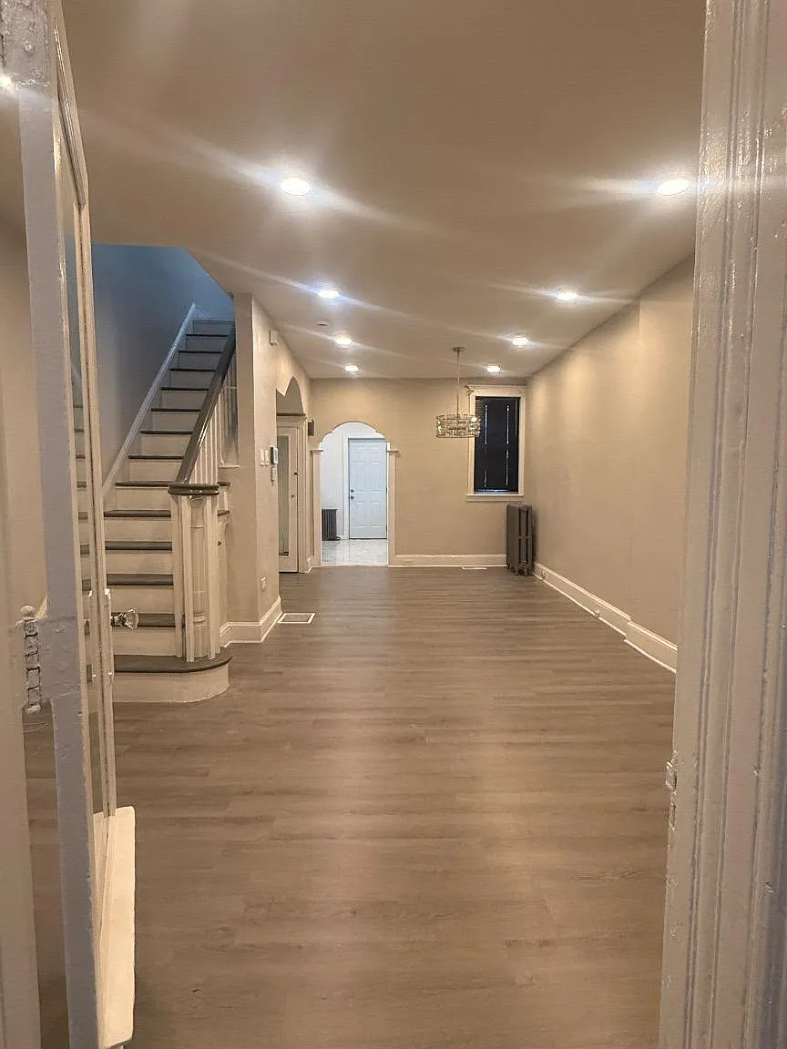 3 bed, 1.0 bath, 1316 sqft, $2,200 — Photo 3