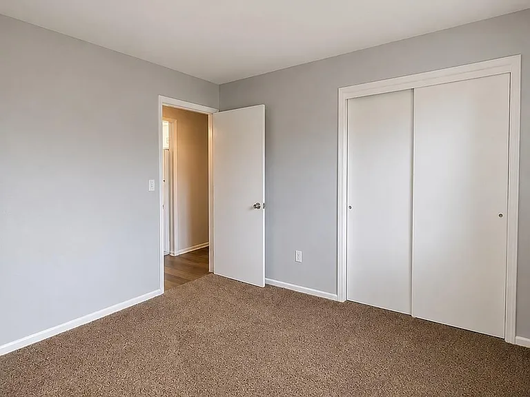 24 Milford Ln — Photo 6