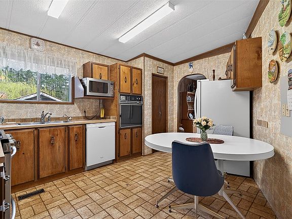4th image of 305 Allsbrook Rd