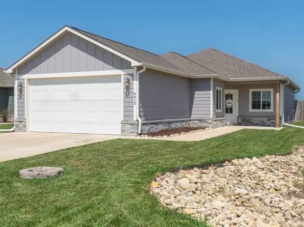9915 Weeping Willow Dr, Manhattan, KS 66502
