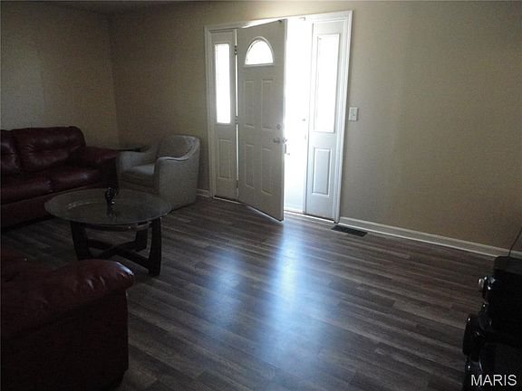 4th image of 10323 Varnum Dr