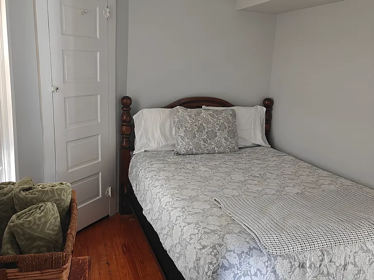 608 E 6th St #1 — Photo 2