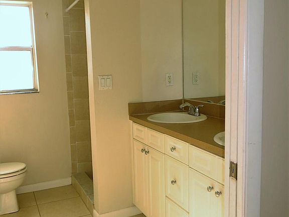 5th image of 680 Wooddell Dr