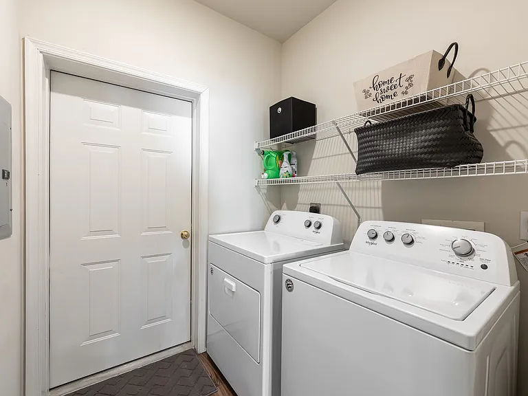 Carriage Hill Apartments — Photo 20