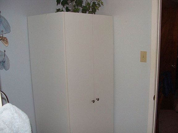 masterbath towl storage