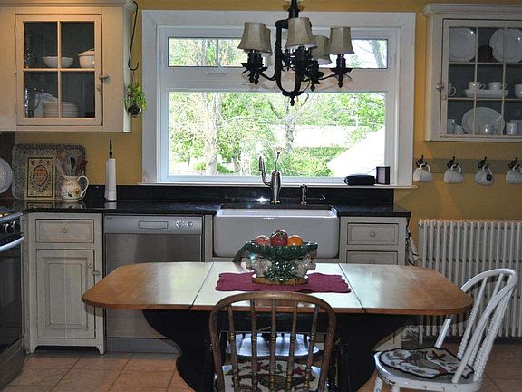 5th image of 43 Granite St