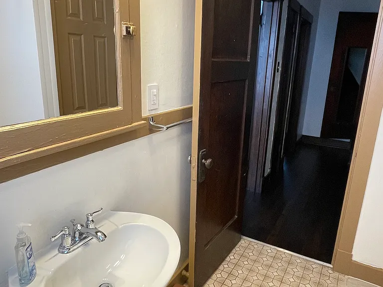511 S Graham St — Photo 13
