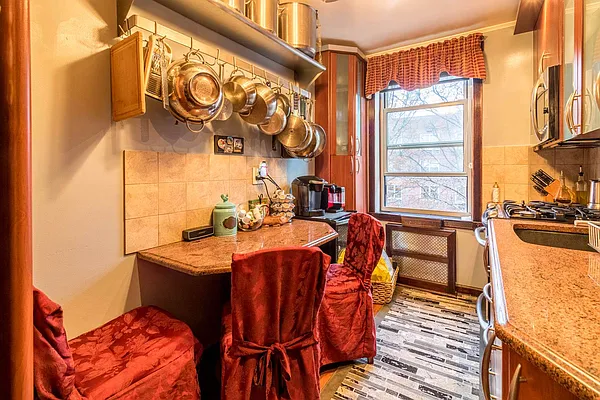 Sold by Prime Realty | media 8