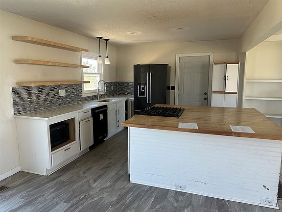 3rd image of 418 East St