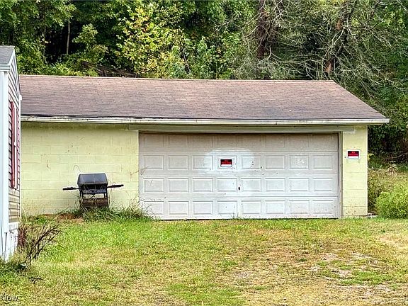 2nd image of 4095 Schumacher Hollow Rd SE