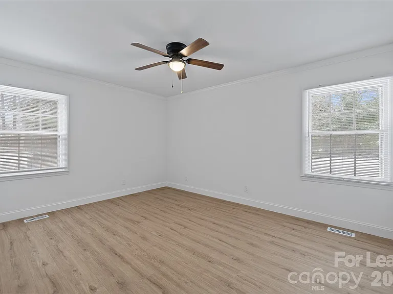 631 Townsend Ave — Photo 21