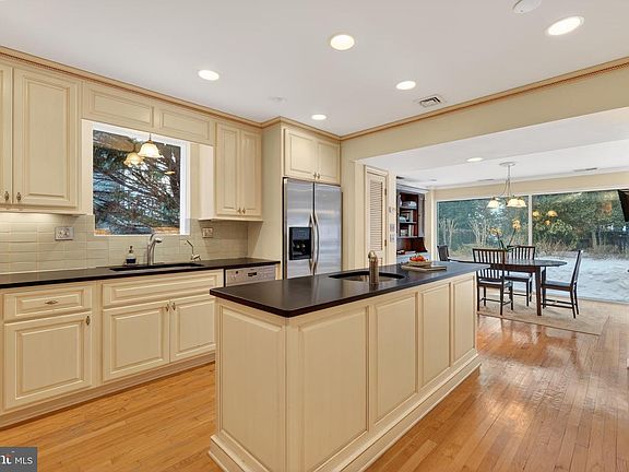 5th image of 2238 47th St NW