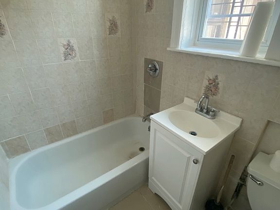 4th image of 442 51st St #4L