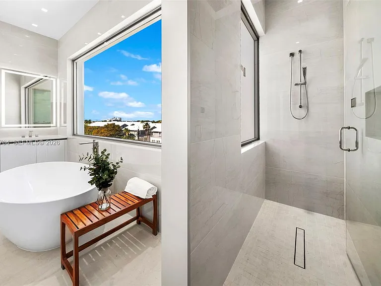 246 NE 6th Ave #PENTHOUSE — Photo 19