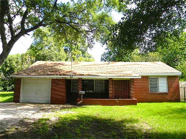 1st image of 2412 Cedar Dr