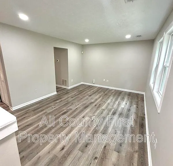 734 S Candler St — Photo 2