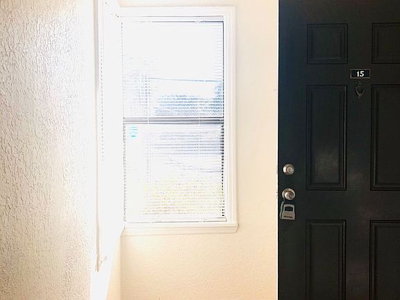 4th image of 2911 Antique Oaks Cir APT 15