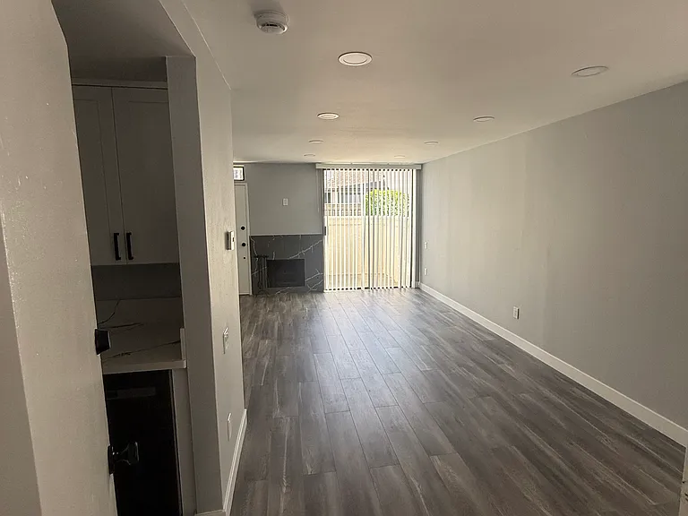 9625 Sylmar Ave #29 — Photo 16