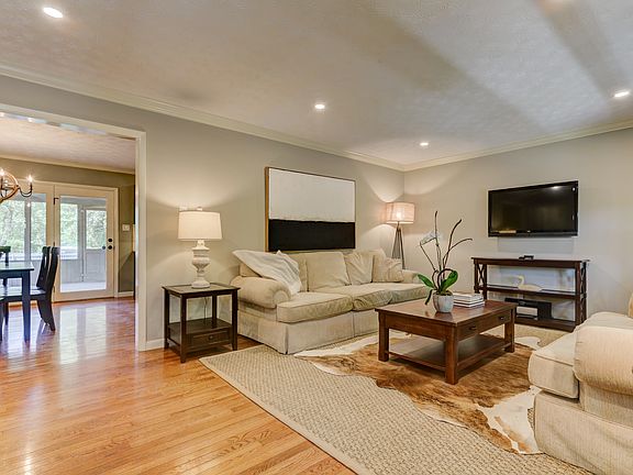 4th image of 1301 Willmann Ln