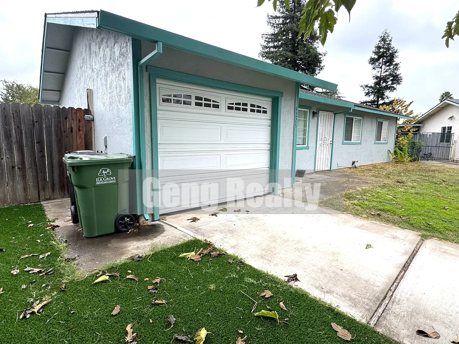 3 bed, 1080 sqft, $2,120 — Photo 3