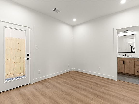 5th image of 3403 Drew St #A