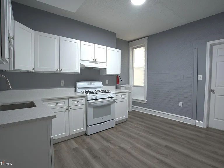 4836 N Franklin St — Photo 4