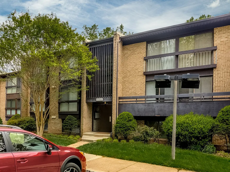 11564 Rolling Green Ct #101