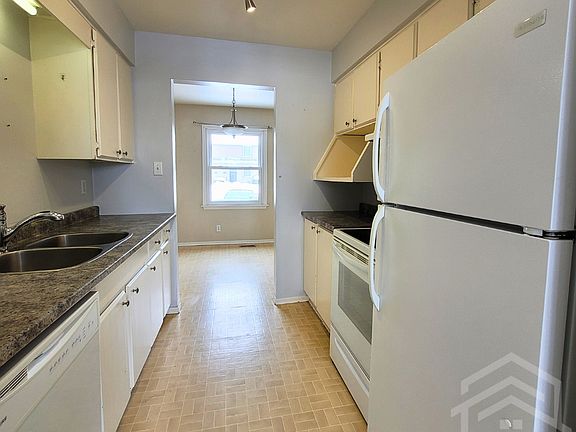 3rd image of 144 Concession St E #6