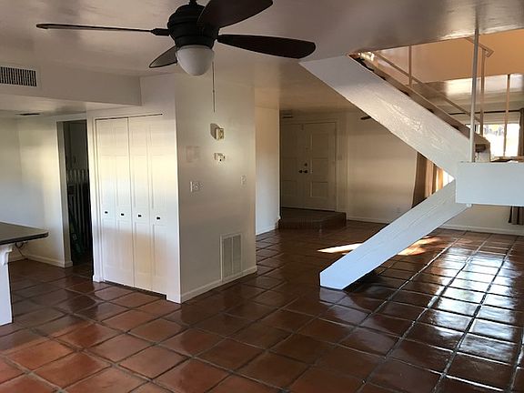 4th image of 1623 E Newport Dr