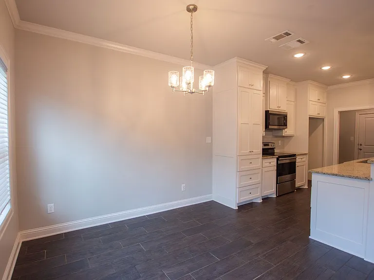 822 Lindsey Ln — Photo 7
