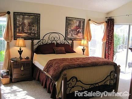 Master Bedroom w/slider to birdcage!