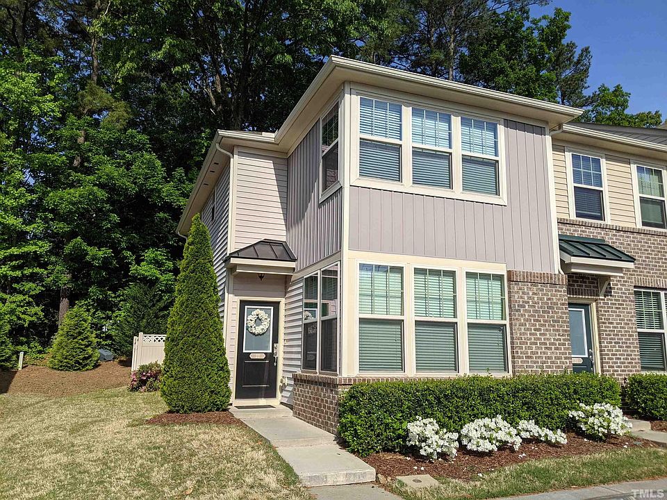 1st image of 22 Pocono Dr