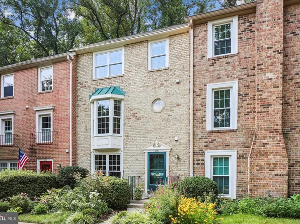 4622 Briar Patch Ct, Fairfax, VA 22032