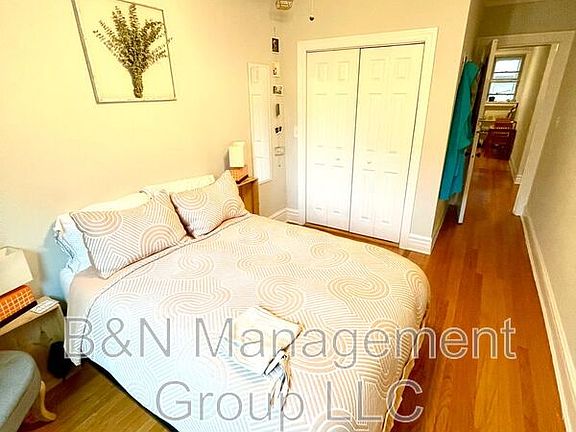 3rd image of 1721 W Ainslie St #2
