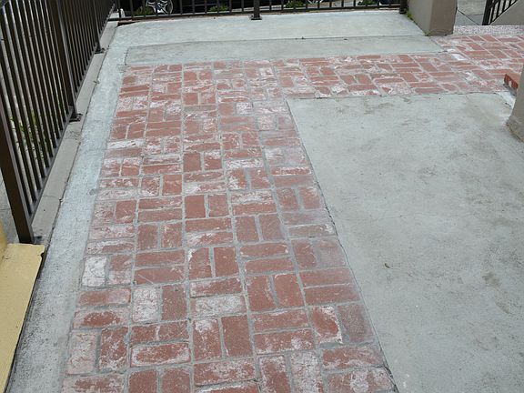 2nd image of 525-527 33rd Ave