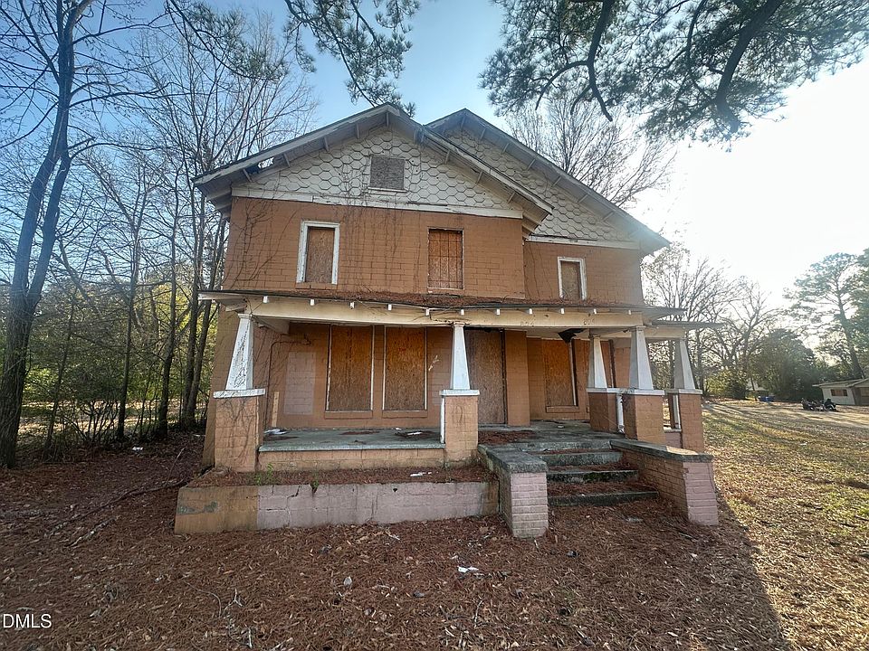 1st image of 804 Vance St E