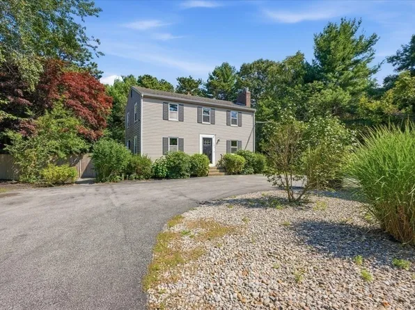 106 Bourne Rd, Plymouth, MA 02360